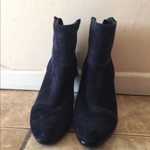 I don’t wear much so I thought I would sell it.